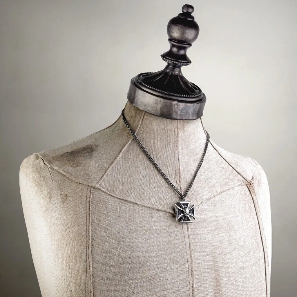 Alchemy Gothic P617 Black Knight's Cross Pendant Necklace Skull Iron Men Women
