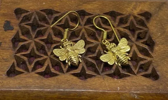 Bee Dangle