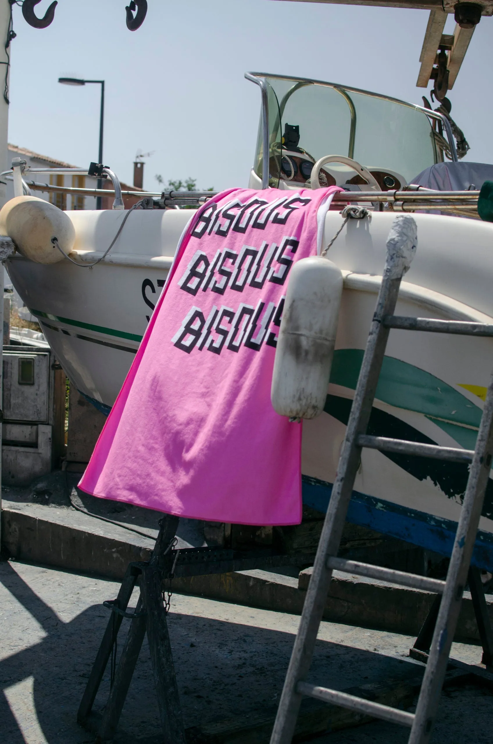 Bisous Skateboards - Beach Towel - Pink