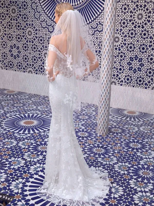 Casablanca Size fingertip BL304V Ivory/Ivory Veil