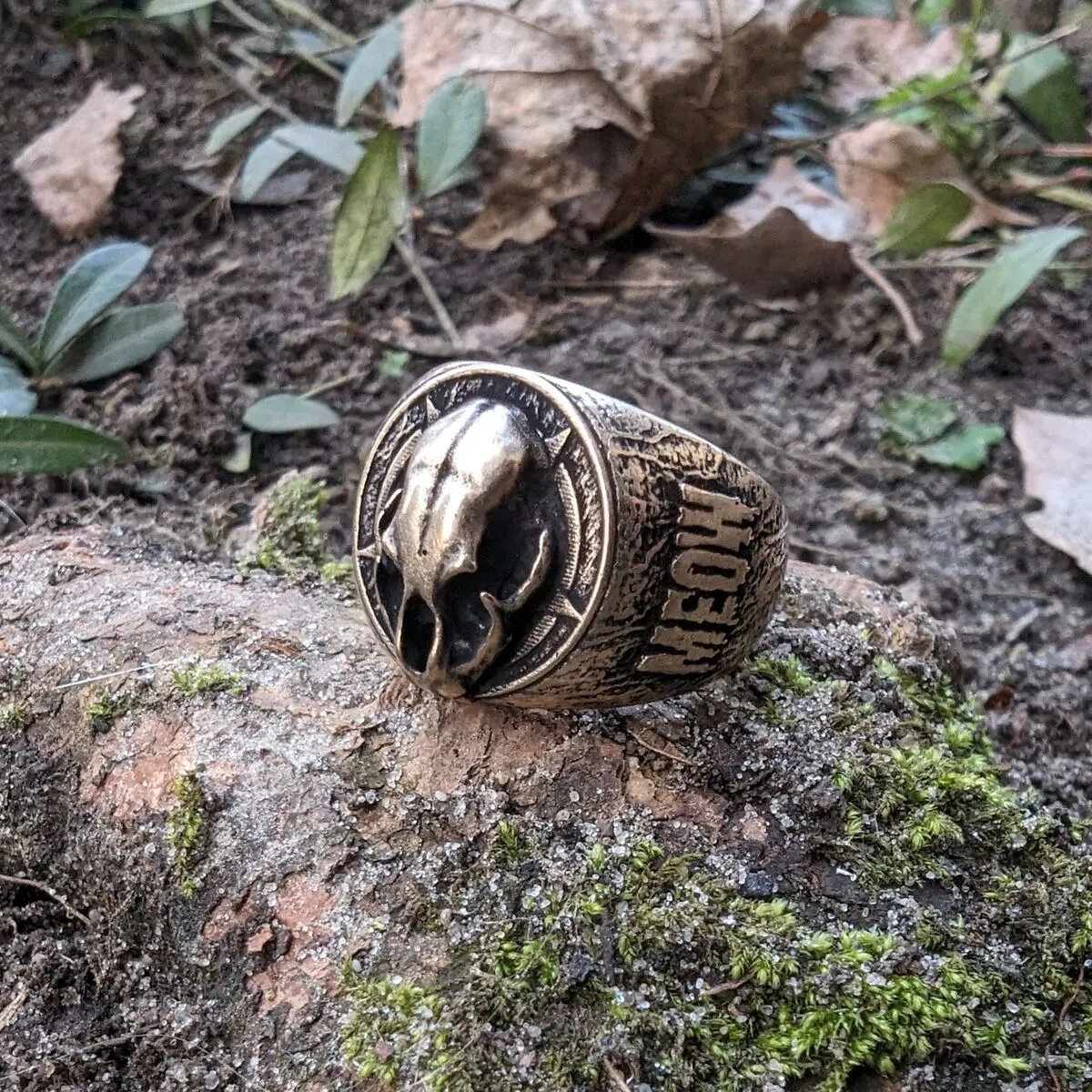 Cat skull signet bronze ring