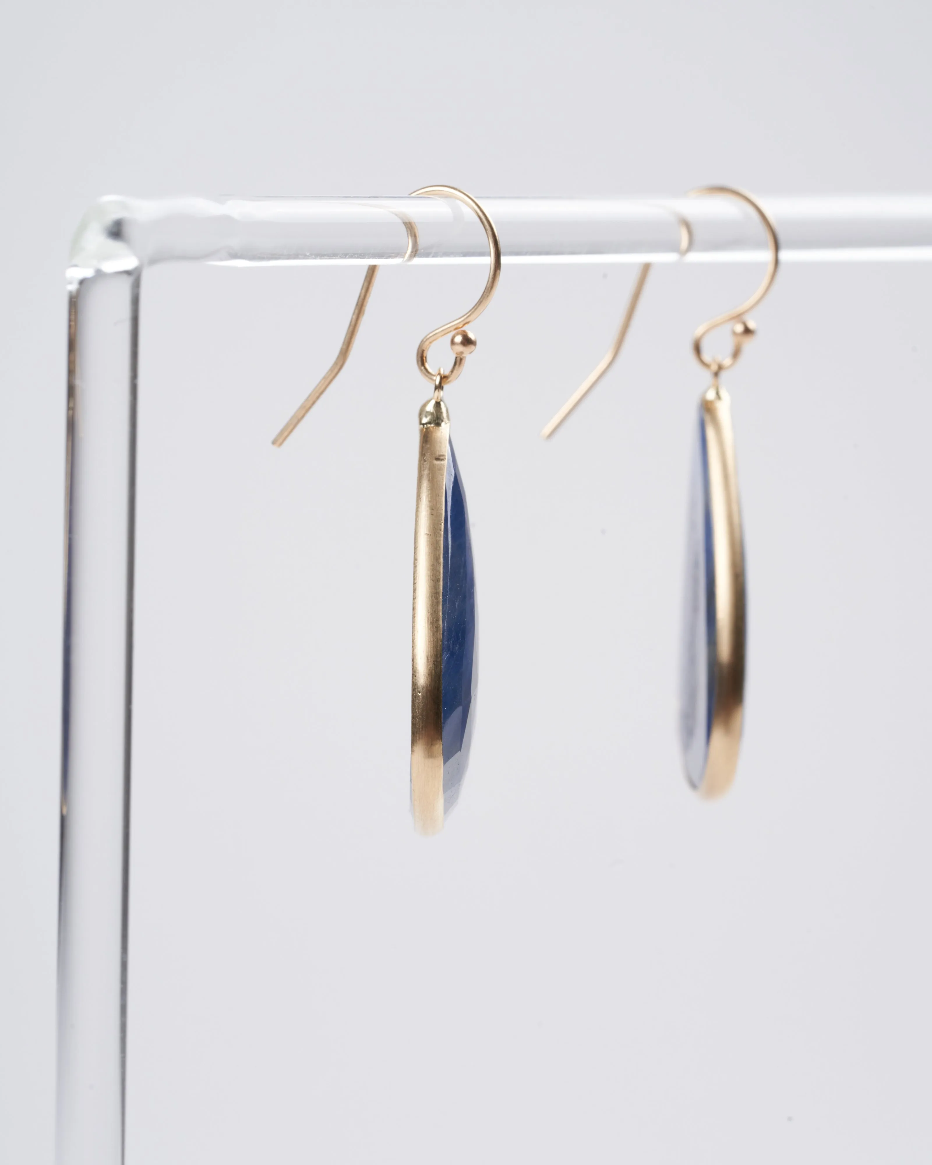 dark blue sapphire 14k yellow gold