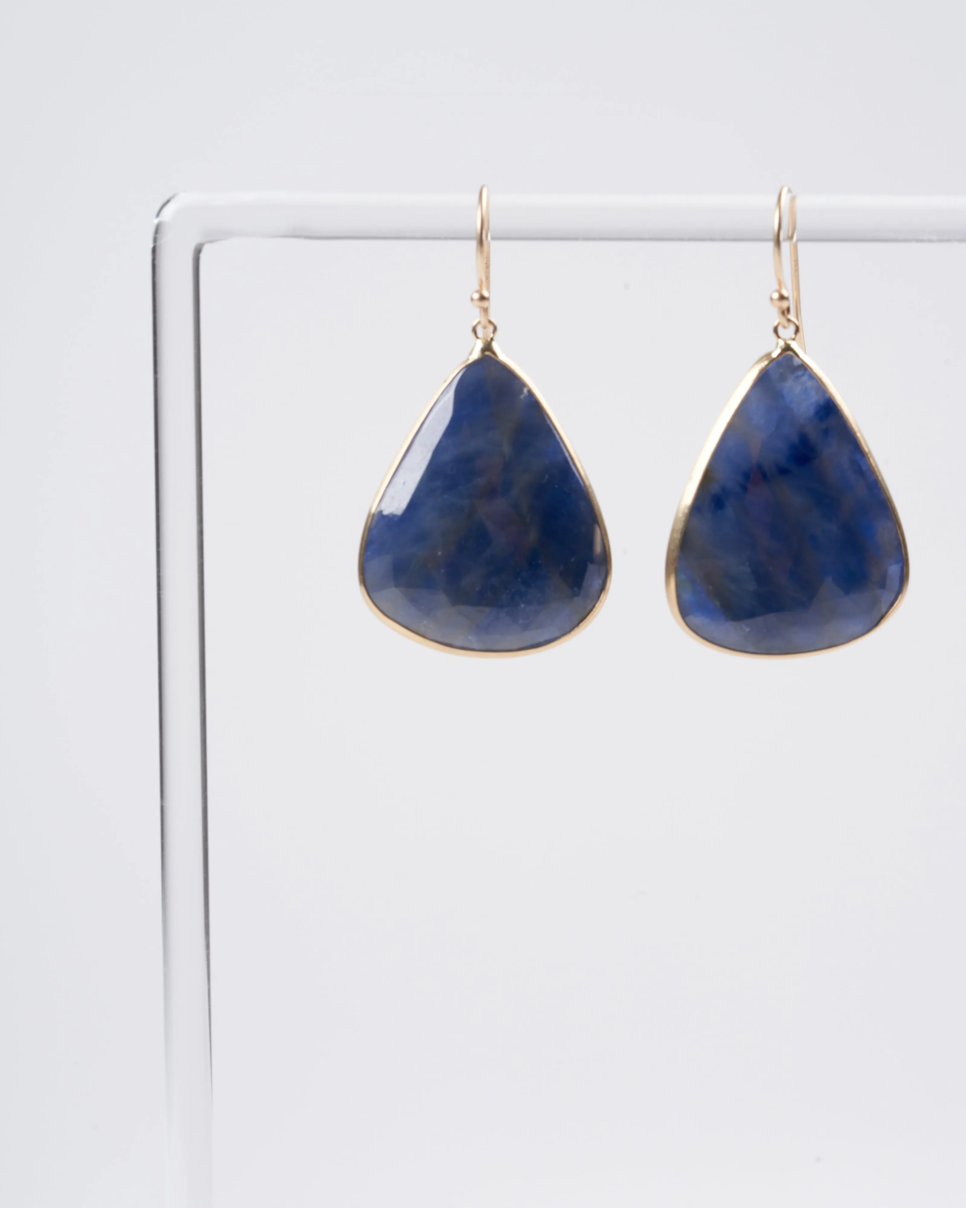 dark blue sapphire 14k yellow gold