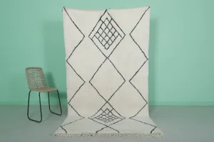 Diamond Moroccan Rug - 4.5 x 8.1 Feet | Handwoven with Unique Center Design