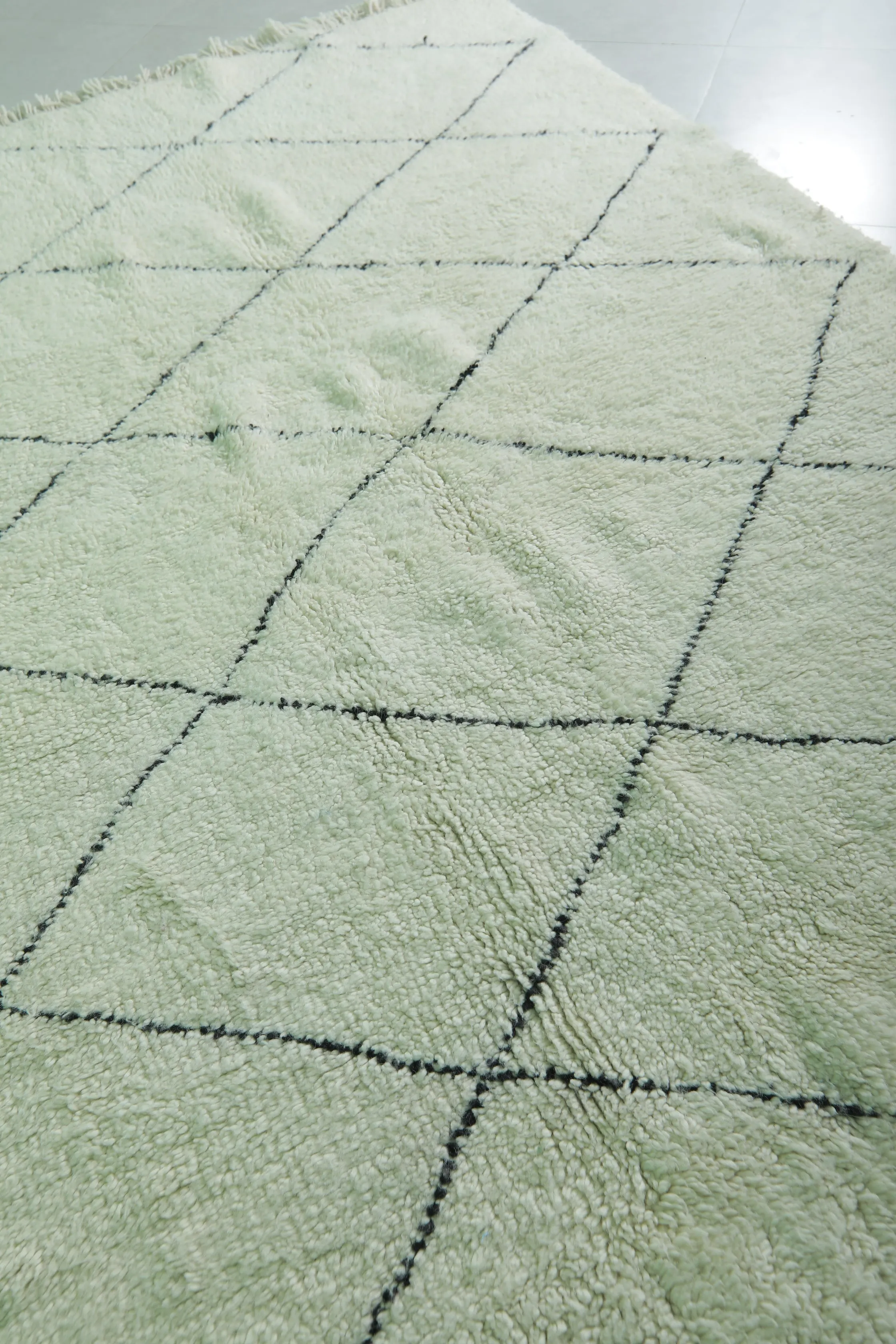 Diamond Moroccan Rug - 5 x 8.1 Feet | Handcrafted Wool Elegance