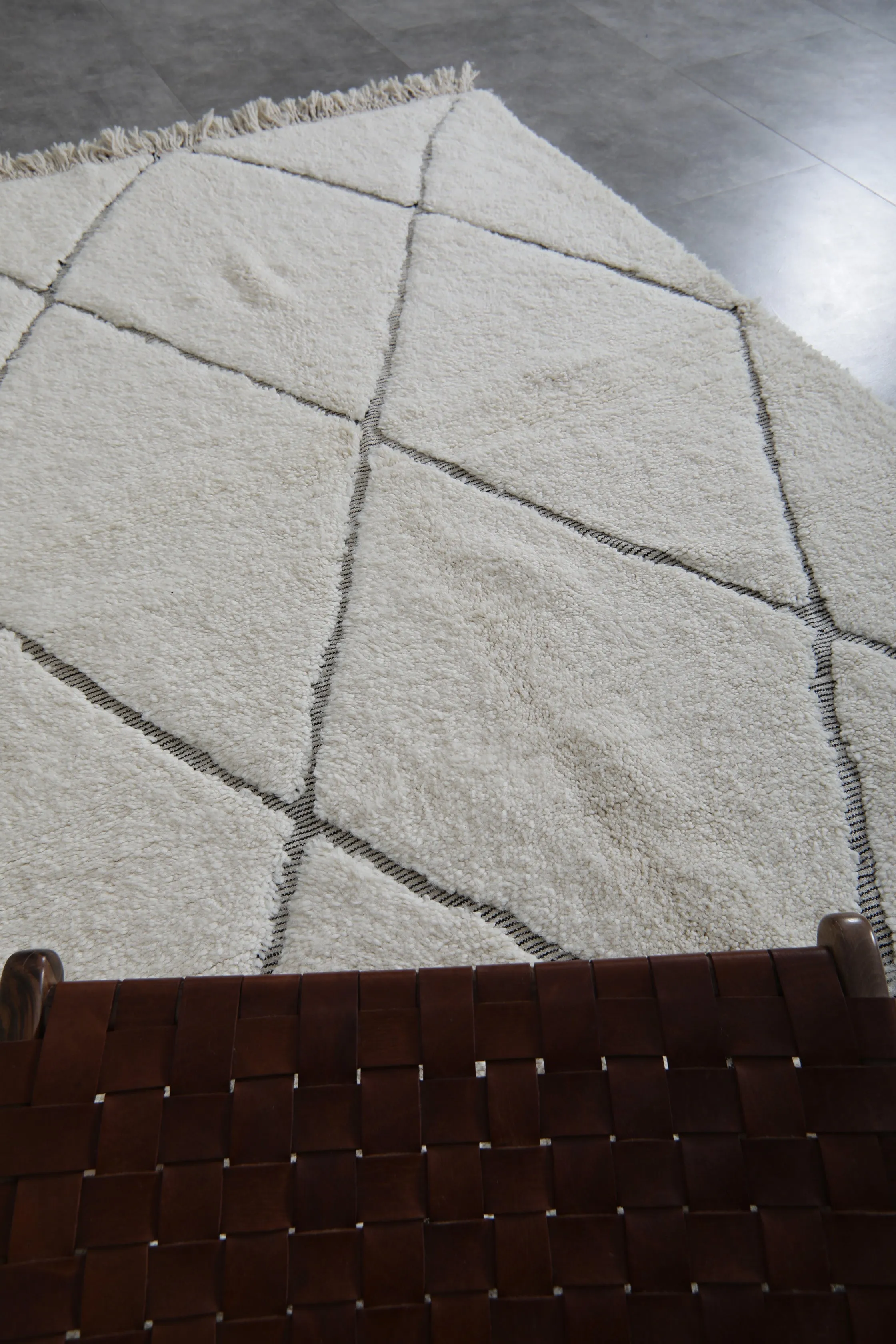 Diamond Moroccan Wool Rug - 5.3 x 8.2 Feet | Elegant Geometric Pattern