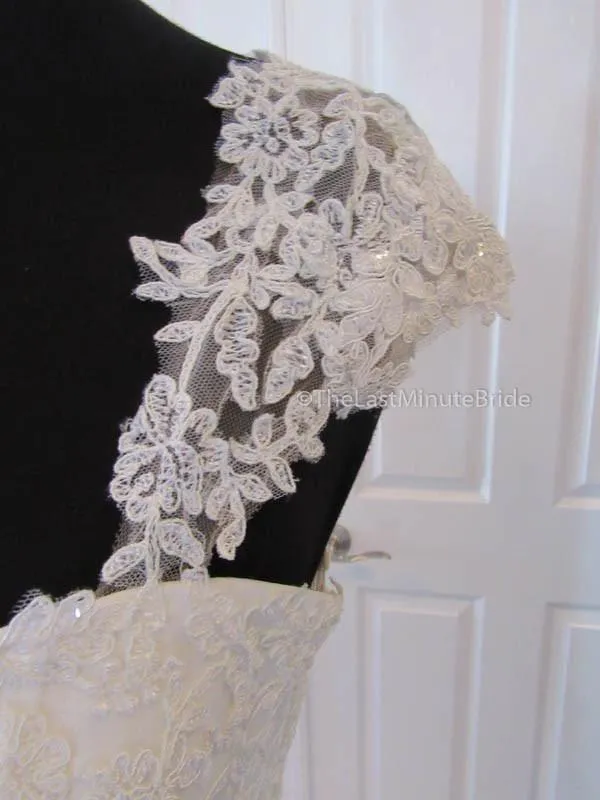 Essense of Australia D1999 size 8