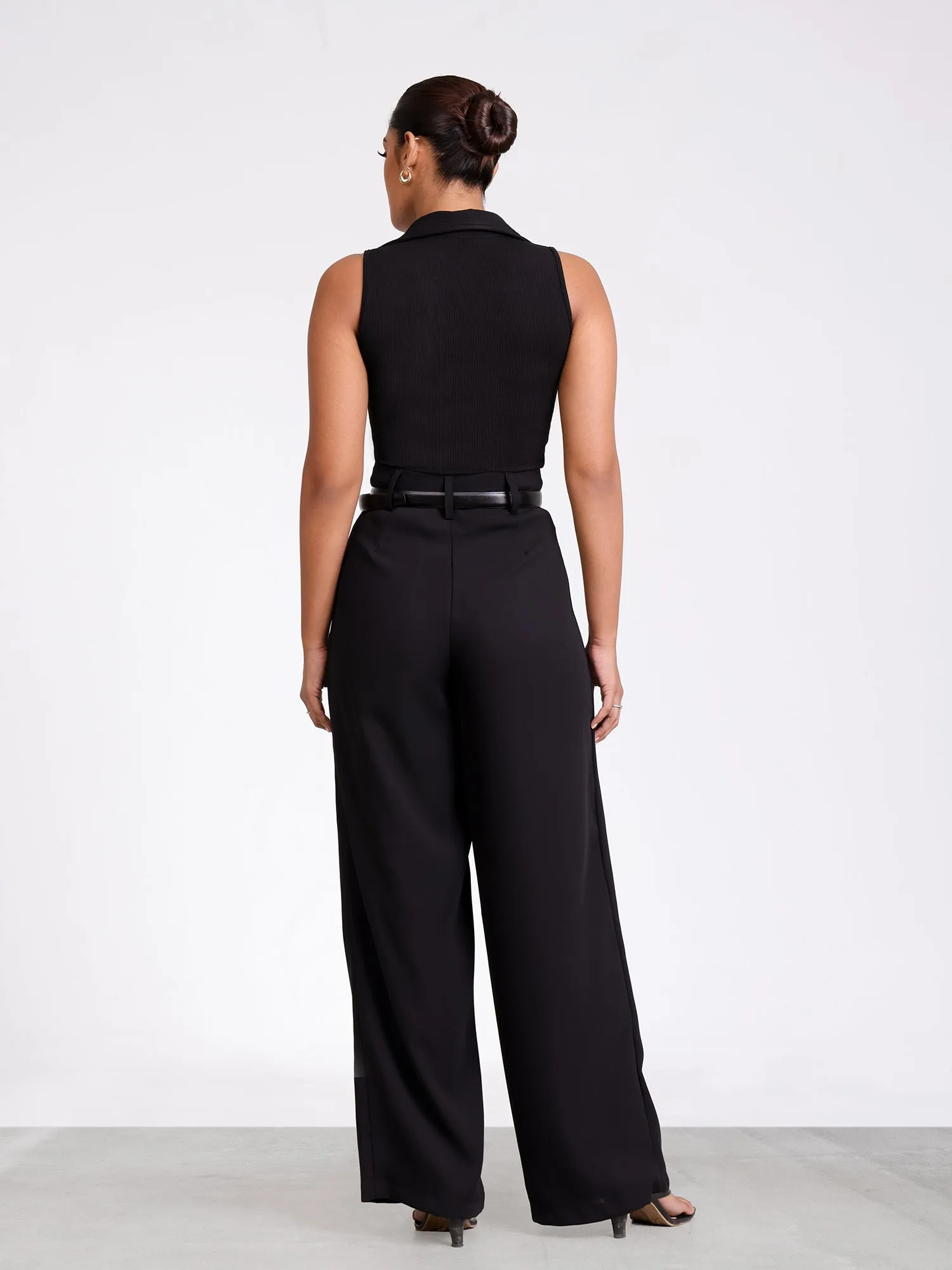 Front Button Detailed Halter Neck Sleeveless Rib Top