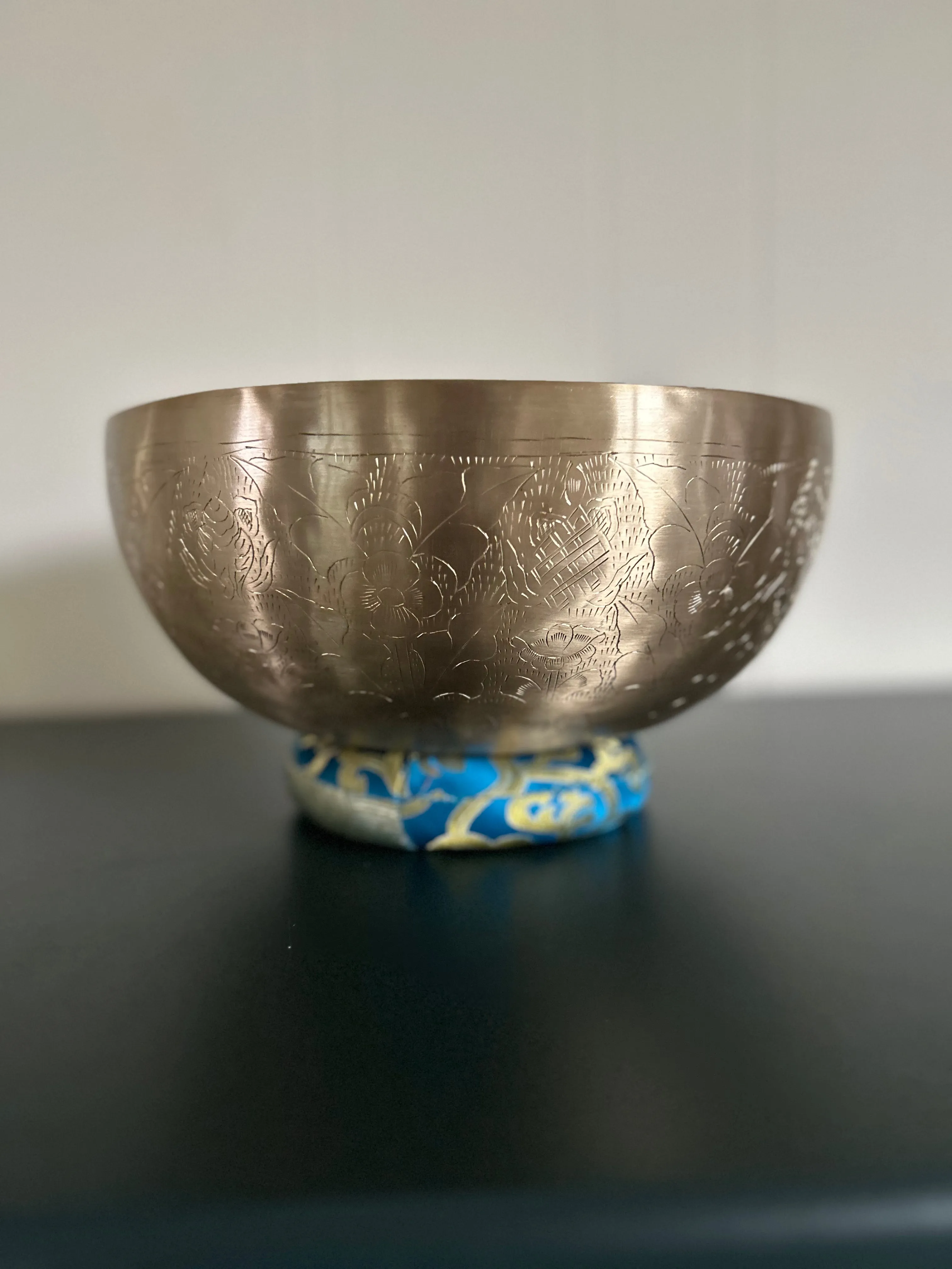 Golden Leaf Singing Bowl: 10.5 Inch 3rd Octave Subtle Etchings