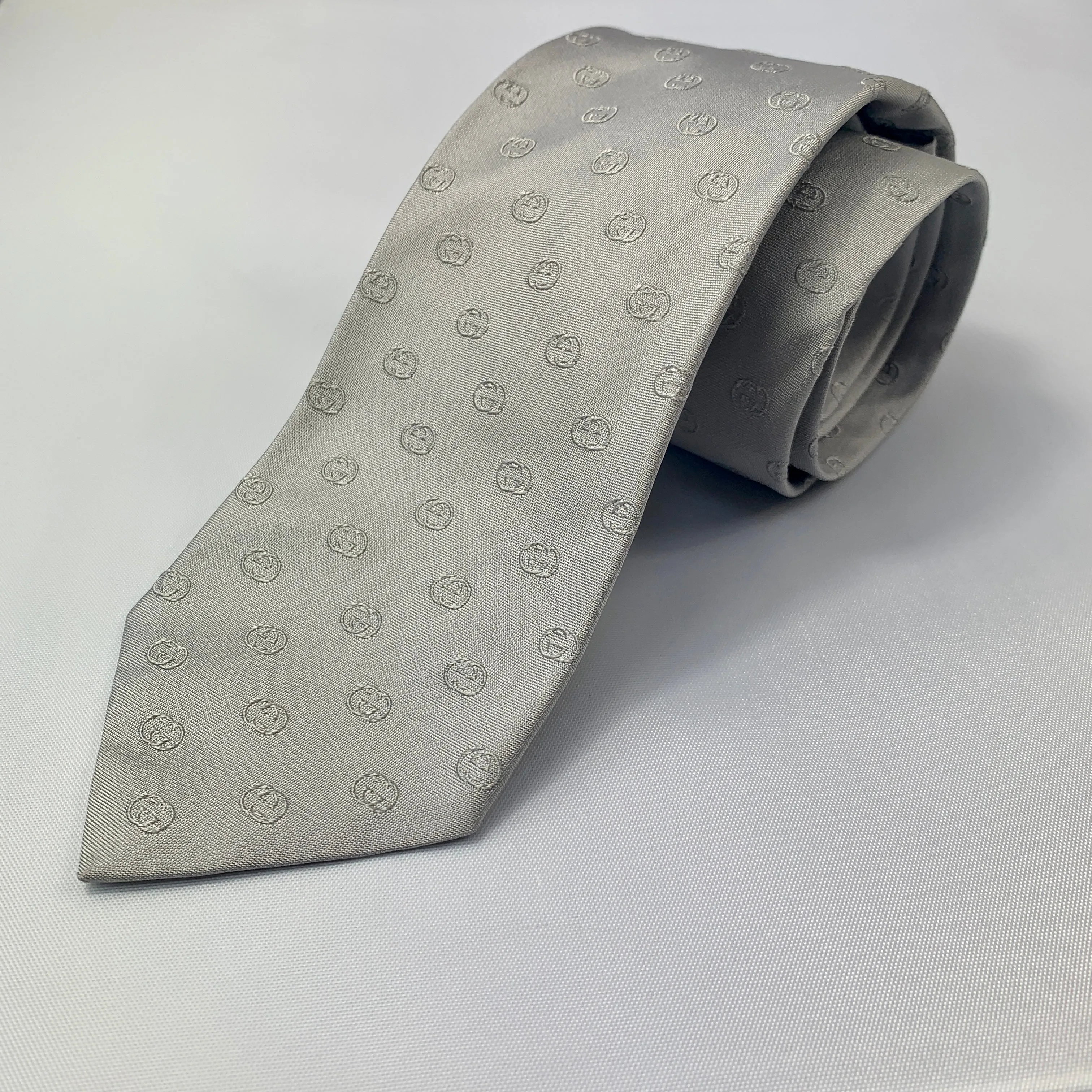 Gucci GG Print Jaylen Silk Tie in Zinc