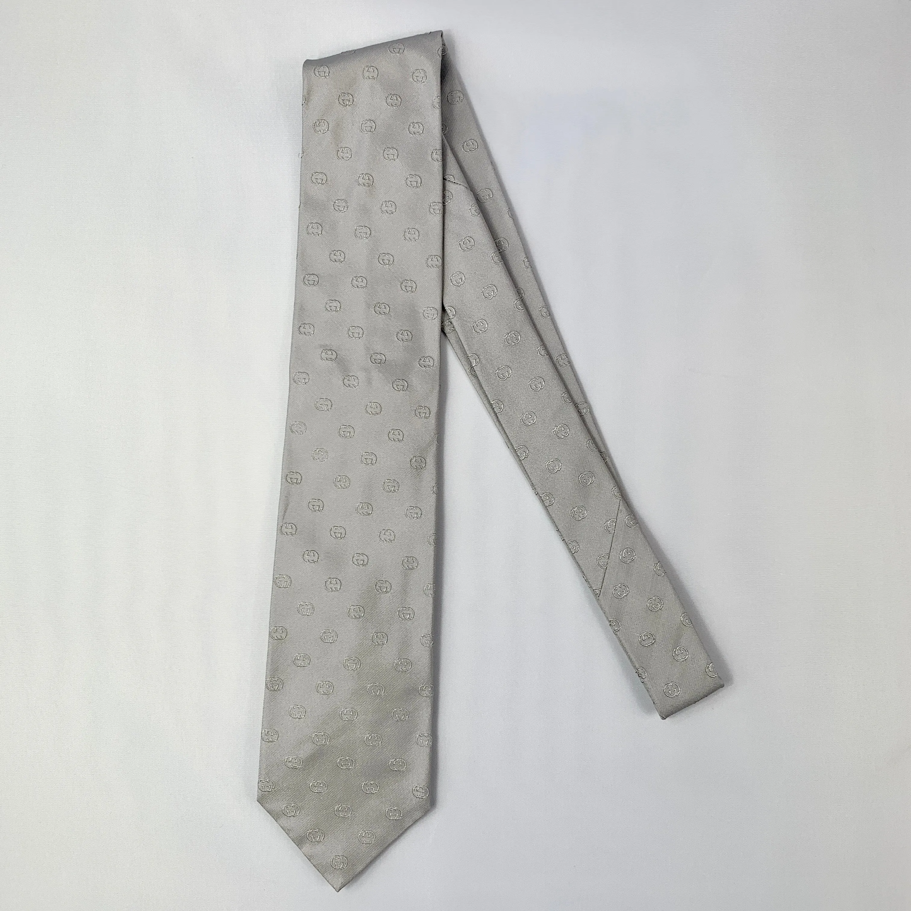 Gucci GG Print Jaylen Silk Tie in Zinc