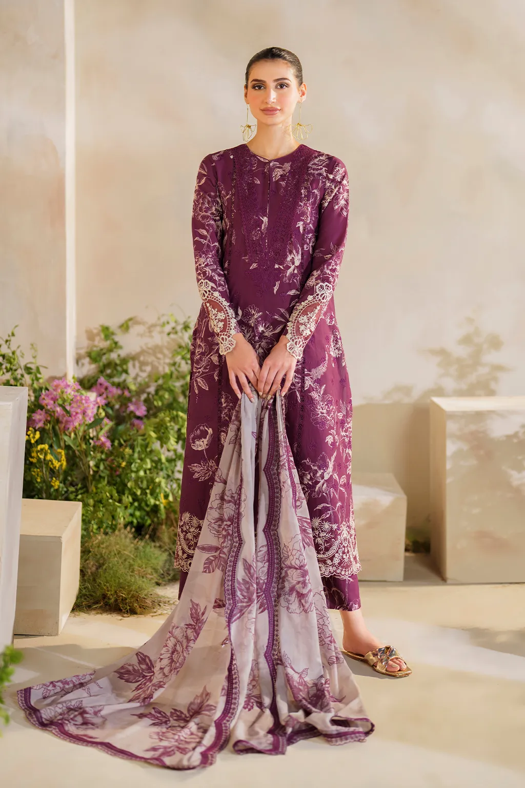 IZNIK | FESTIVE LAWN '24 | SFL-04 EMBROIDERED LAWN