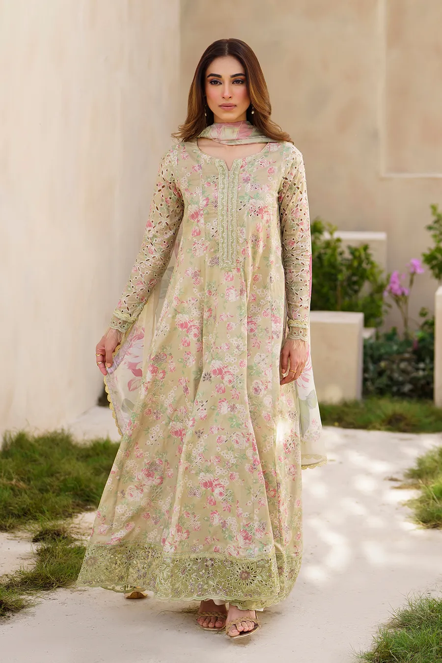 IZNIK | FESTIVE LAWN '24 | SFL-05 EMBROIDERED LAWN