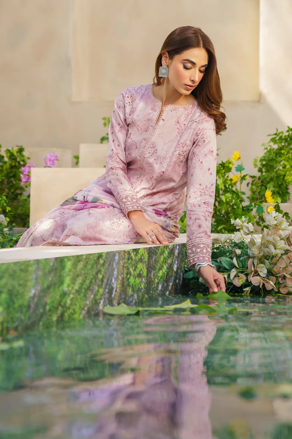 IZNIK | FESTIVE LAWN '24 | SFL-06 EMBROIDERED LAWN