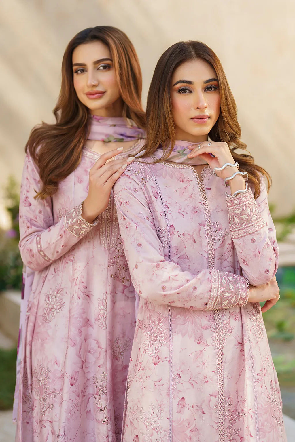 IZNIK | FESTIVE LAWN '24 | SFL-06 EMBROIDERED LAWN