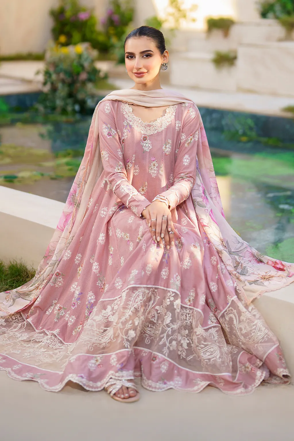 IZNIK | FESTIVE LAWN '24 | SFL-08 EMBROIDERED LAWN