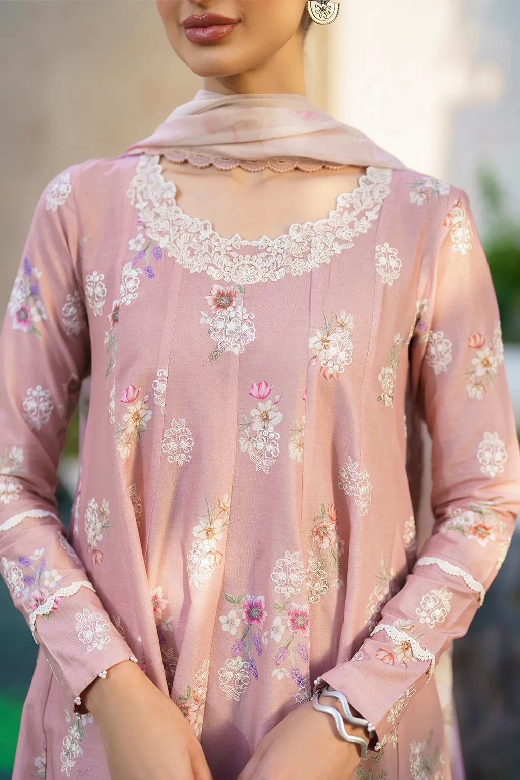 IZNIK | FESTIVE LAWN '24 | SFL-08 EMBROIDERED LAWN