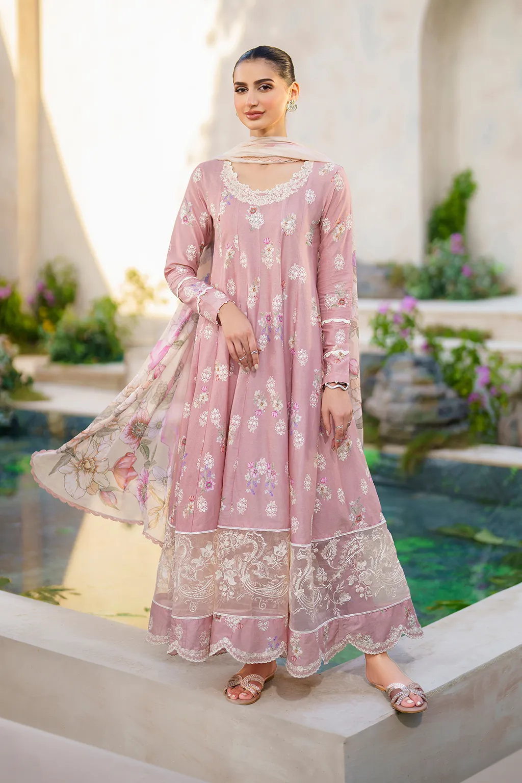 IZNIK | FESTIVE LAWN '24 | SFL-08 EMBROIDERED LAWN