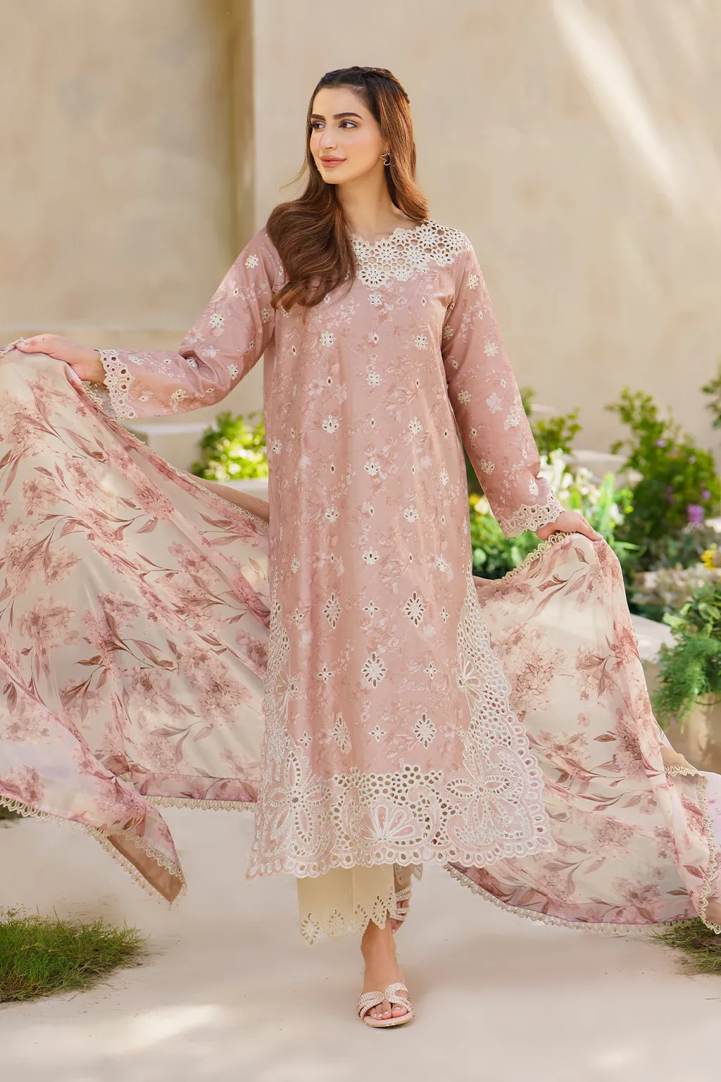 IZNIK | FESTIVE LAWN '24 | SFL-11 EMBROIDERED LAWN