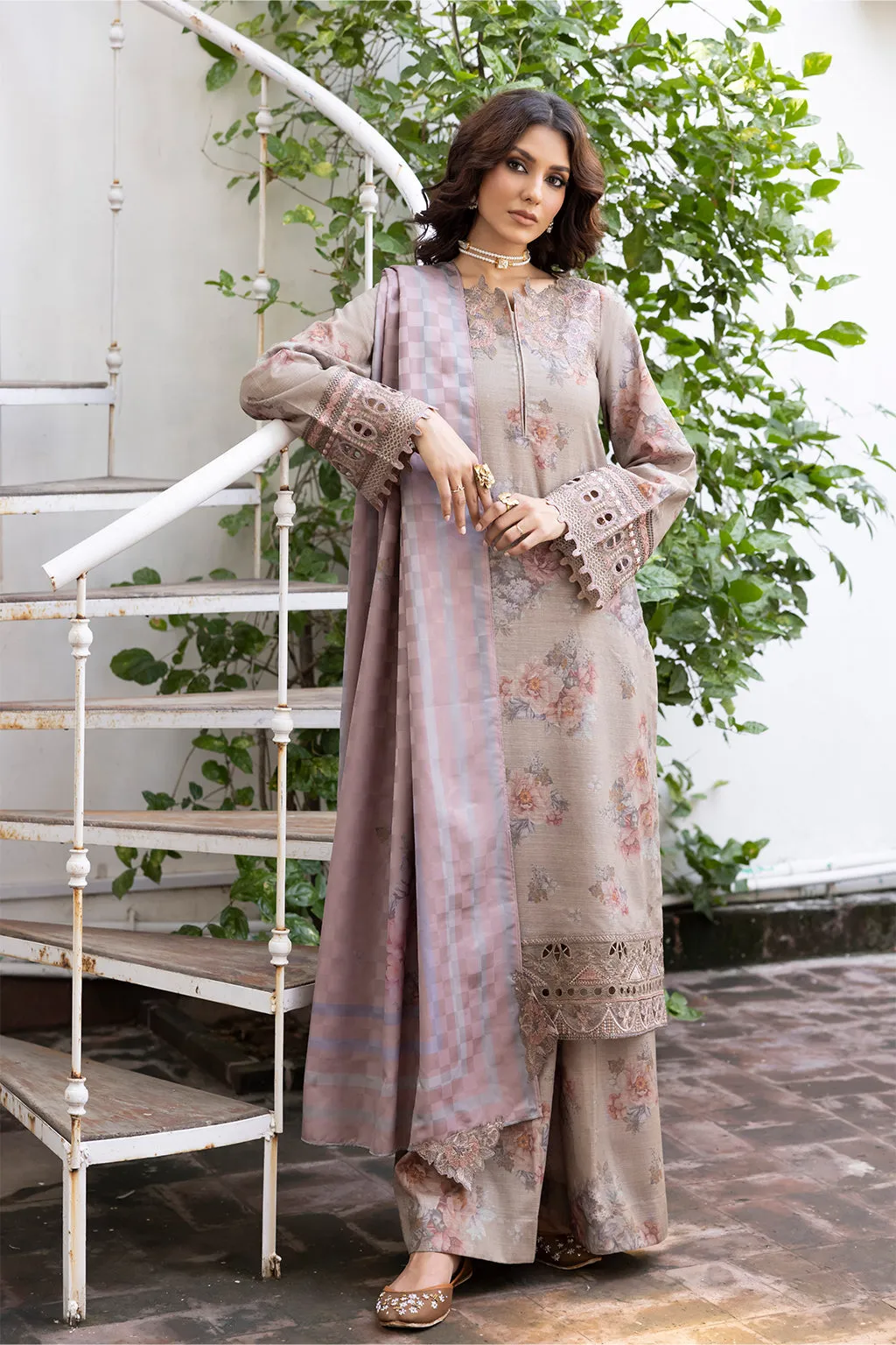 IZNIK | Jahanara Winter Collection'23 | IJK-02 PEYMAN