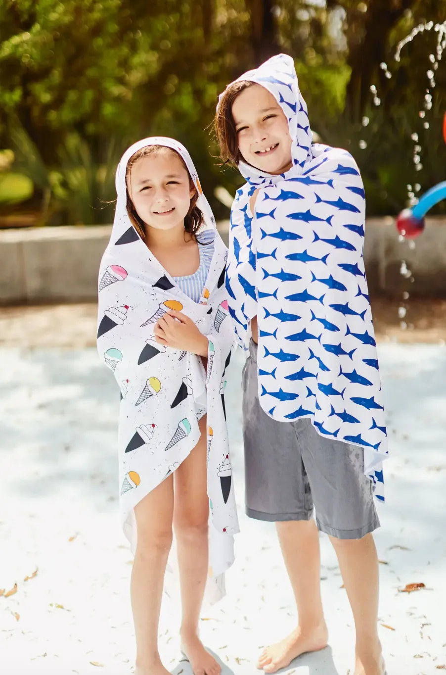 Kids Hooded UPF 50  Sunscreen Towel (Sharks)