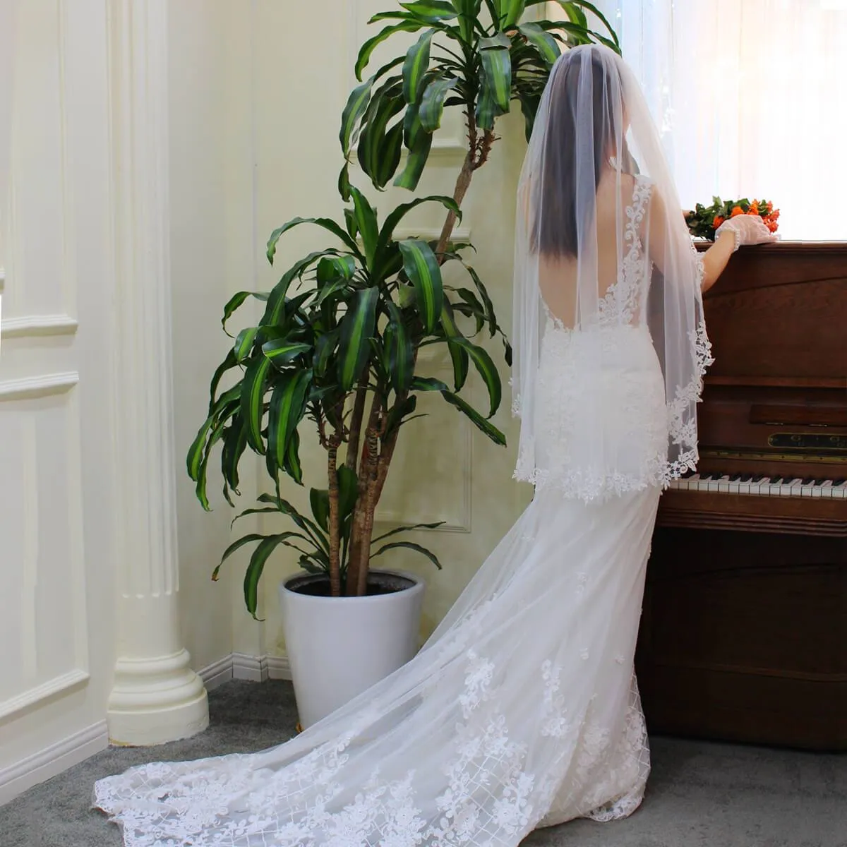 Roycebridal Lace Appliqued Mantilla Veils Fingertip Length V683