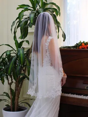 Roycebridal Lace Appliqued Mantilla Veils Fingertip Length V683