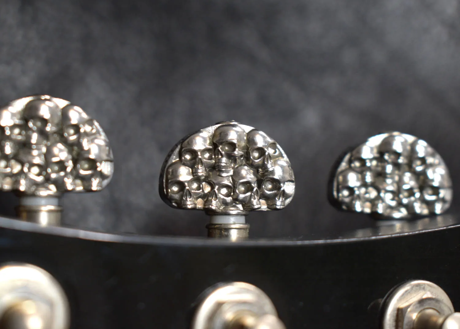Skull Half Round Tuning Pegs