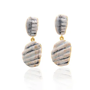 Small Ridged Shell Drop Oval Earring Beige