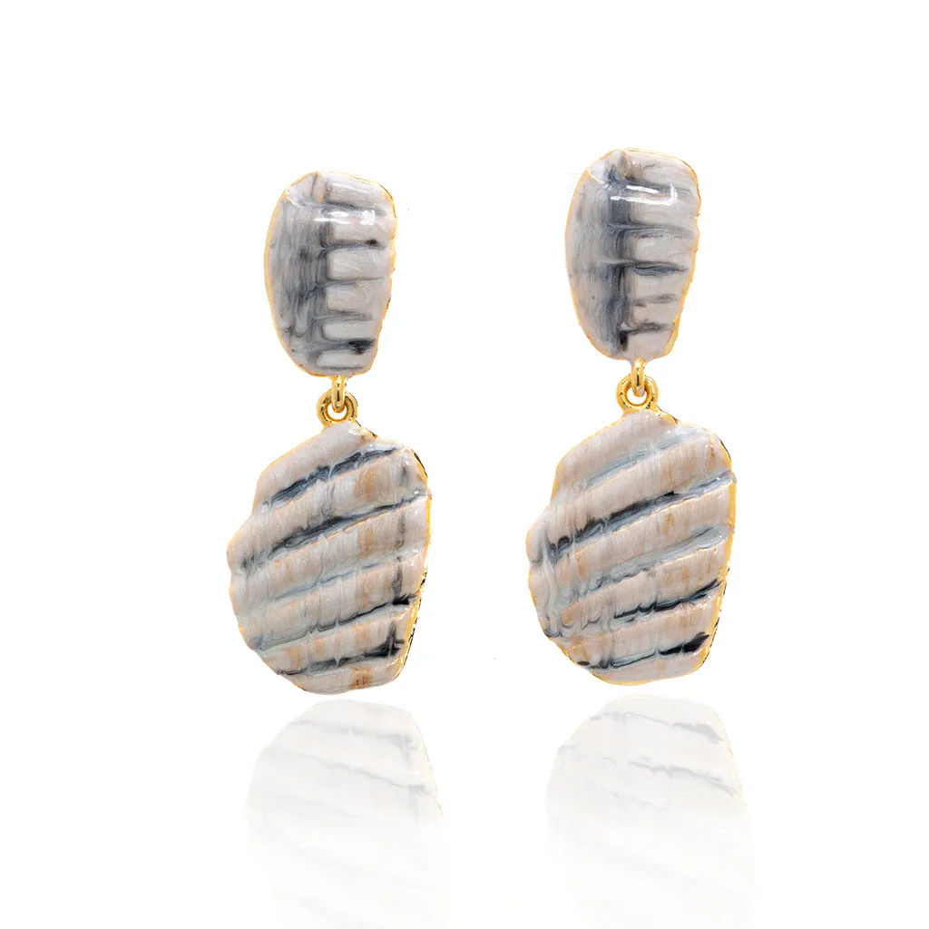 Small Ridged Shell Drop Oval Earring Beige