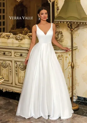 Verra Valle Size 22 900229 Ivory Gown