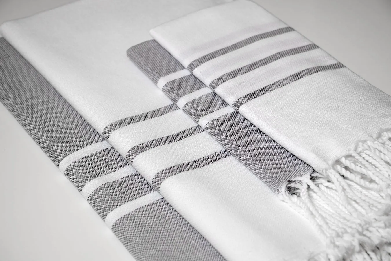 White with Grey Bath Towel – Antiochia Collection